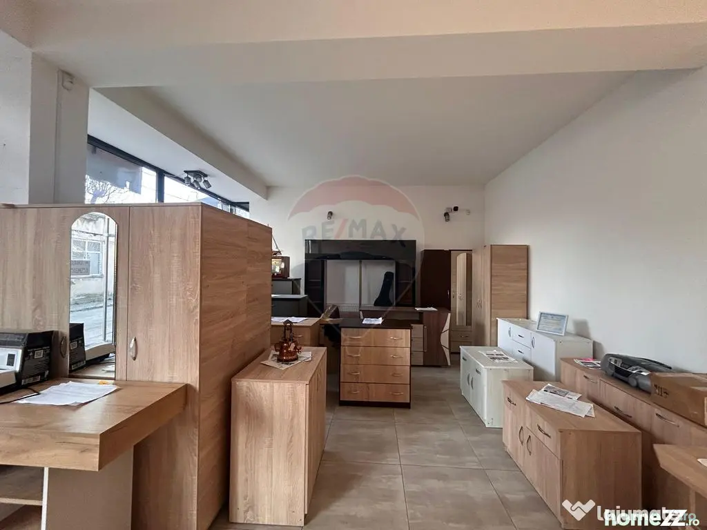 Spațiu comercial de 222 mp de închiriat în Bals