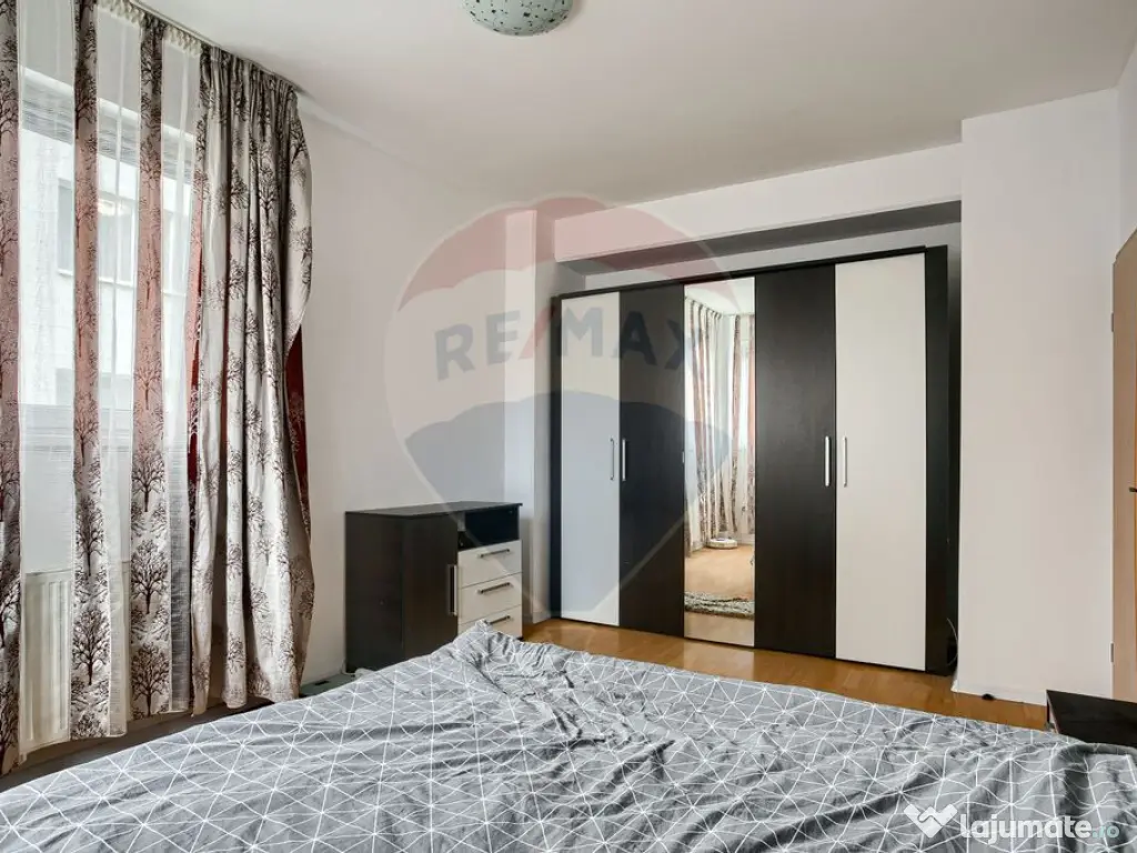 Apartament 3 camere cu terasa si loc de parcare de vanzar...