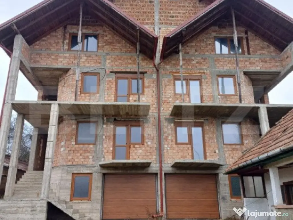 Duplex la rosu in Luna, langa Campia Turzii