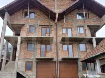 Duplex la rosu in Luna, langa Campia Turzii