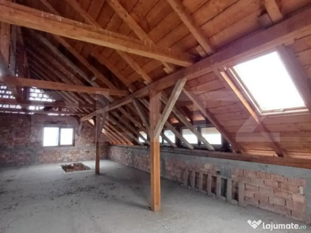 Duplex la rosu in Luna, langa Campia Turzii