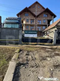 Duplex la rosu in Luna, langa Campia Turzii