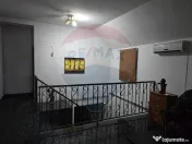 Apartament cu 4 camere de vânzare în zona Central 