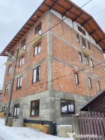Pensiune la roșu de vanzare, 18 camere, 726 mp, zona Vatra
