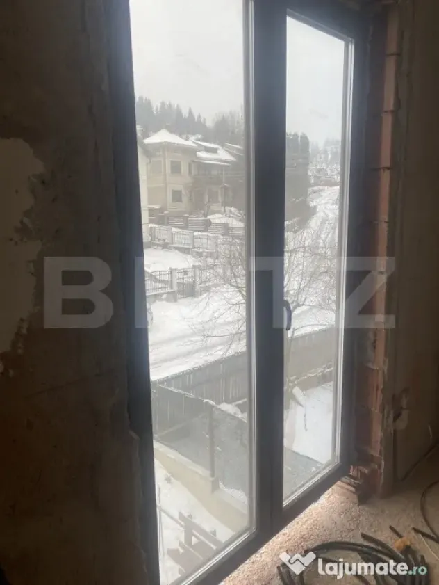 Pensiune la roșu de vanzare, 18 camere, 726 mp, zona Vatra