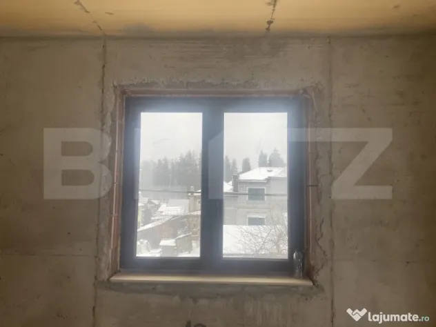 Pensiune la roșu de vanzare, 18 camere, 726 mp, zona Vatra