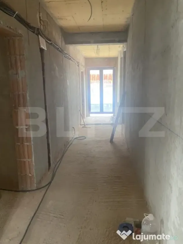 Pensiune la roșu de vanzare, 18 camere, 726 mp, zona Vatra