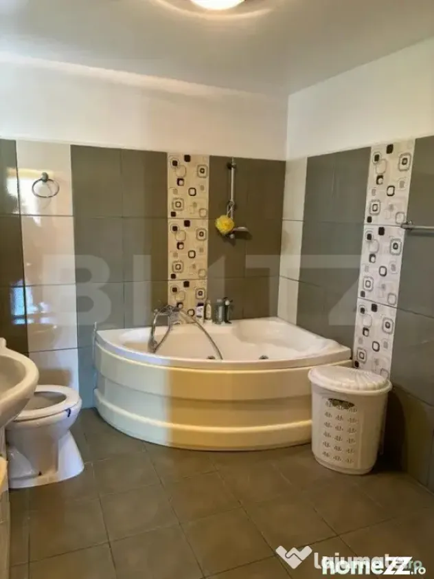 Casa P+1 de vanzare, cu 4 camere, 180 mp, zona Micro 2