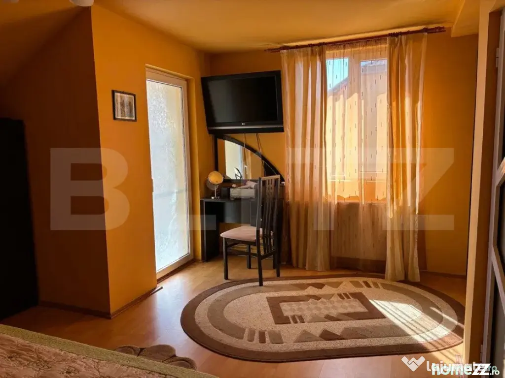 Casa P+1 de vanzare, cu 4 camere, 180 mp, zona Micro 2