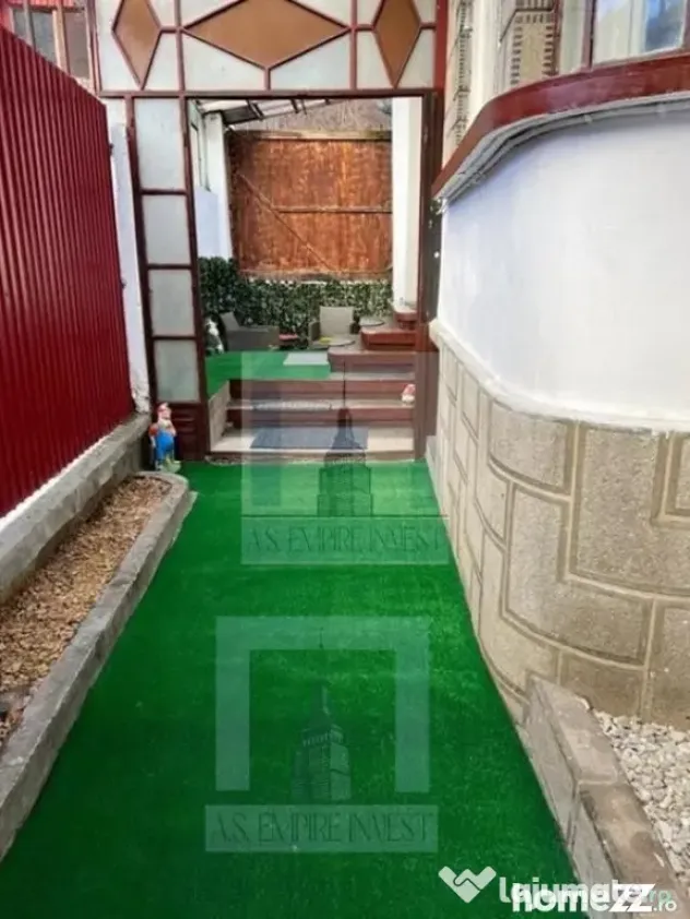 Casa singur in curte - zona Schei