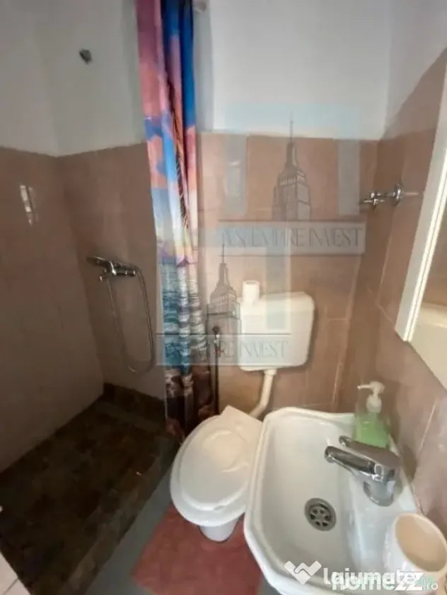 Casa singur in curte - zona Schei