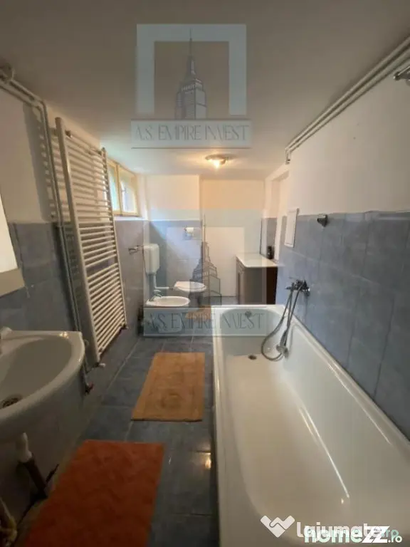 Casa singur in curte - zona Schei