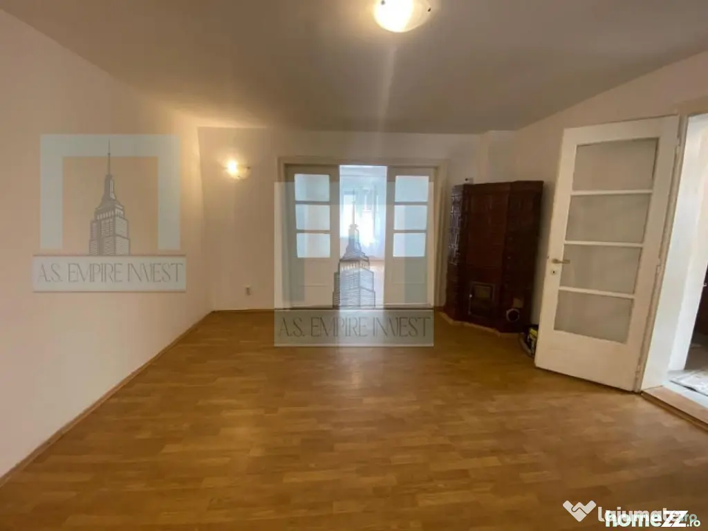 Casa singur in curte - zona Schei