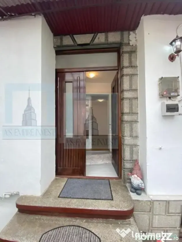 Casa singur in curte - zona Schei