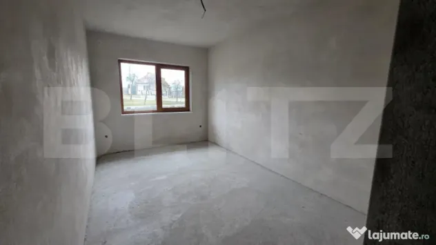 Două case de vânzare, curte comună, 4 camer 110mp, 50 ari