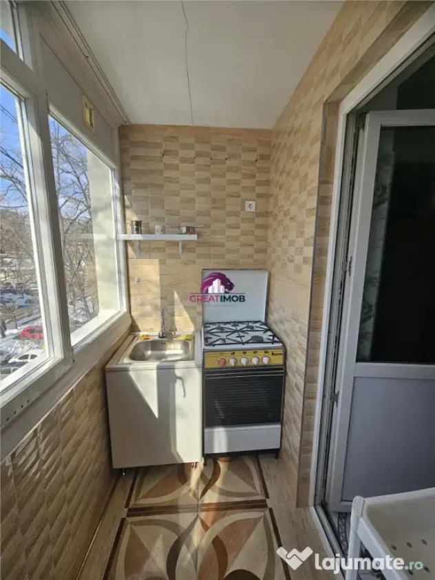 1 camera dintr-un apartament cu 3 camere.