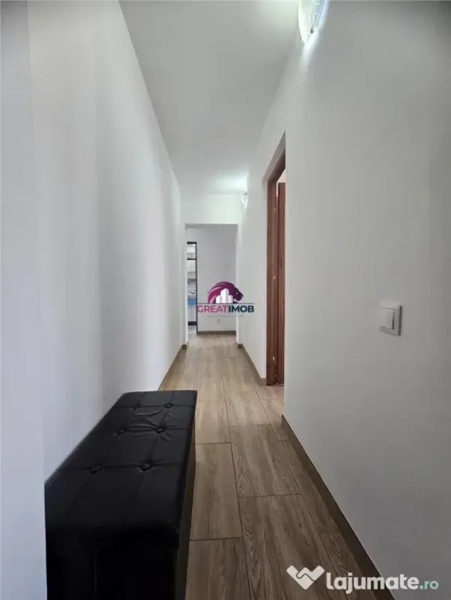 1 camera dintr-un apartament cu 3 camere.