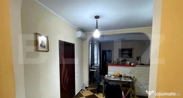 Oportunitate! Imobil la curte comuna, 6 camere, 136 mp, zona