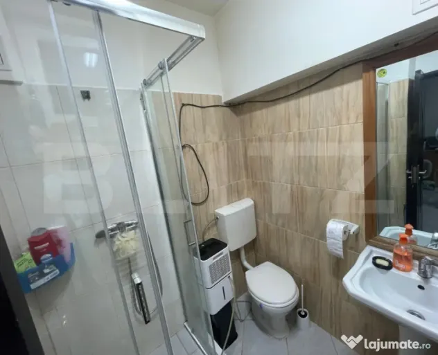 Oportunitate! Imobil la curte comuna, 6 camere, 136 mp, zona