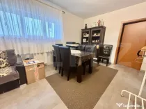 Apartament cu 3 camere, 73 mp, etaj 1, parcare, zona Constan