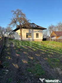 Casă cu 6 camere, 160 mp, și teren generos de 900 mp, loc.
