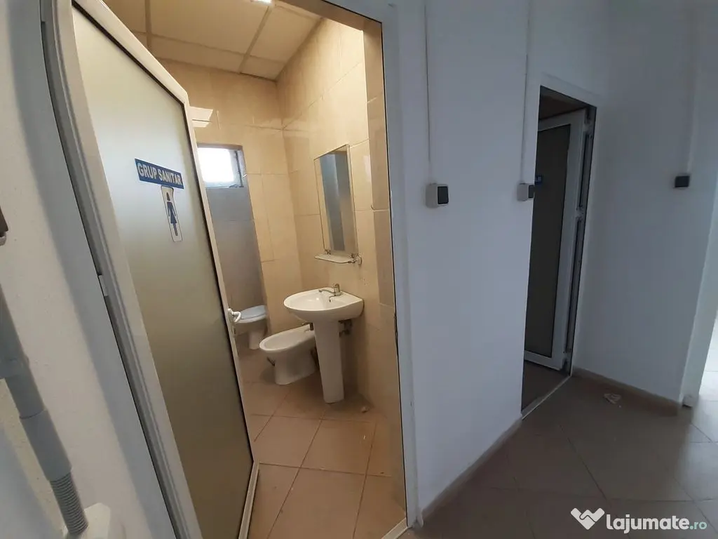 Showroom, birouri si depozitare in zona comerciala din Af...