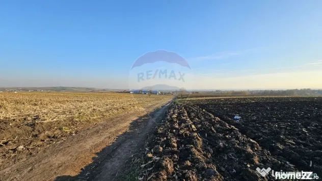 Teren extravilan 6,100mp Stroiesti / Soseaua DN17, Suceava - Stroiesti (Suceava)