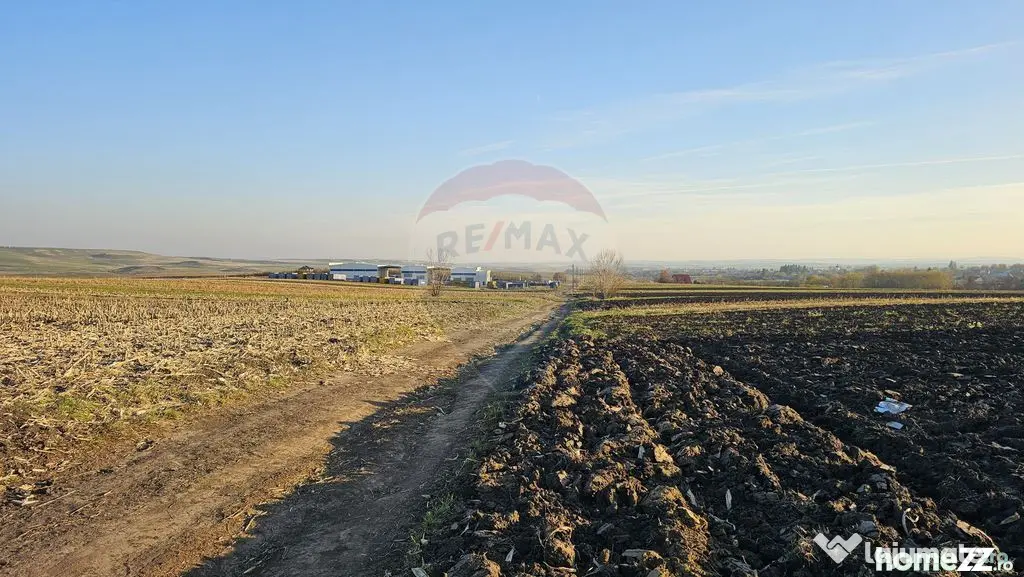 Teren extravilan 6,100mp Stroiesti / Soseaua DN17, Suceava - Stroiesti (Suceava)