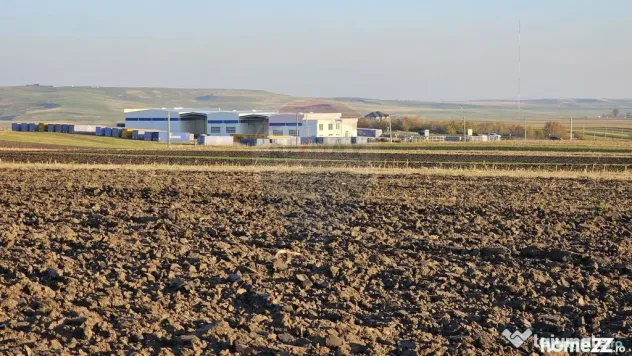 Teren extravilan 6,100mp Stroiesti / Soseaua DN17, Suceava - Stroiesti (Suceava)