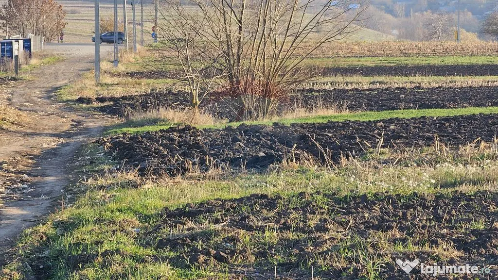 Teren extravilan 6,100mp Stroiesti / Soseaua DN17, Suceava