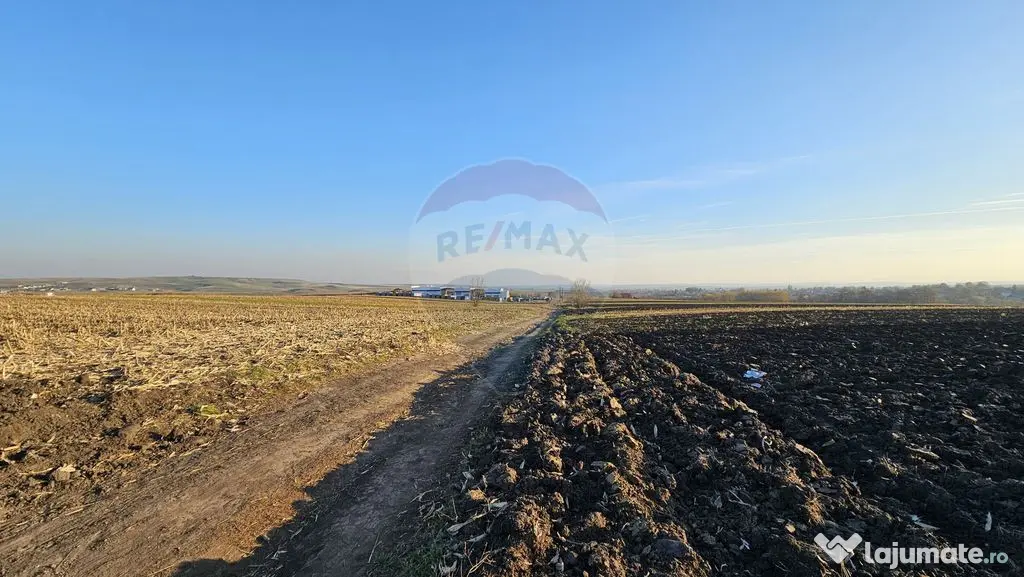 Teren extravilan 6,100mp Stroiesti / Soseaua DN17, Suceava