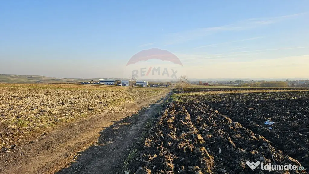 Teren extravilan 6,100mp Stroiesti / Soseaua DN17, Suceava
