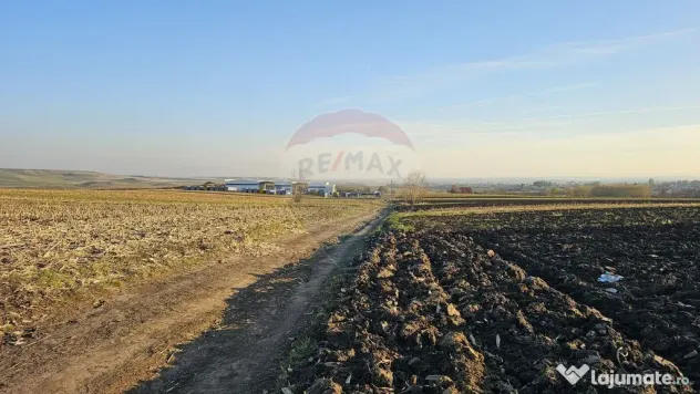 Teren extravilan 6,100mp Stroiesti / Soseaua DN17, Suceava