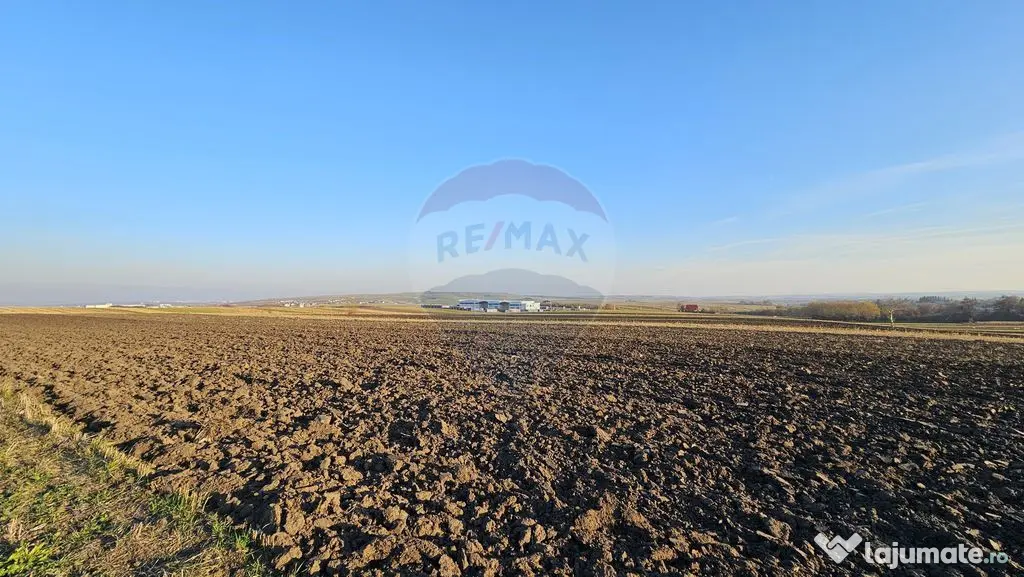 Teren extravilan 6,100mp Stroiesti / Soseaua DN17, Suceava