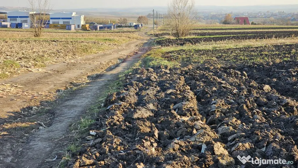 Teren extravilan 6,100mp Stroiesti / Soseaua DN17, Suceava