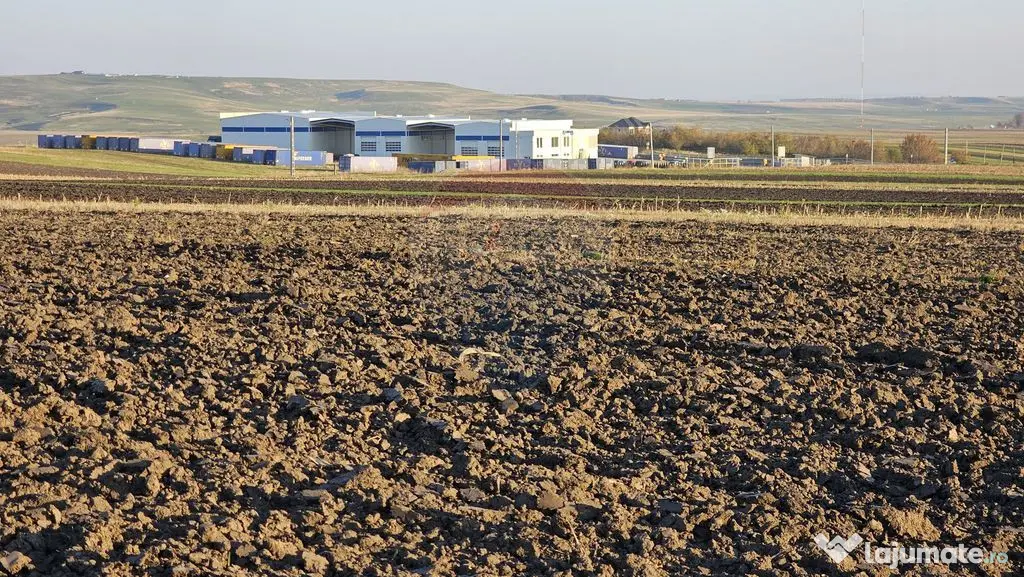 Teren extravilan 6,100mp Stroiesti / Soseaua DN17, Suceava