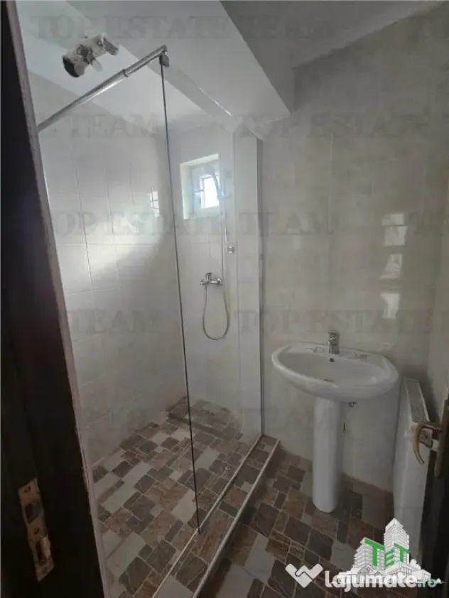Cladire 9 incaperi (300mp utili) cu hala productie si depozi