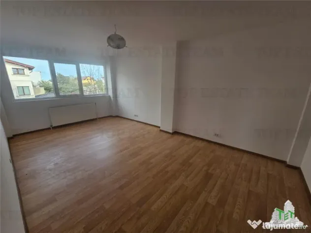Cladire 9 incaperi (300mp utili) cu hala productie si depozi