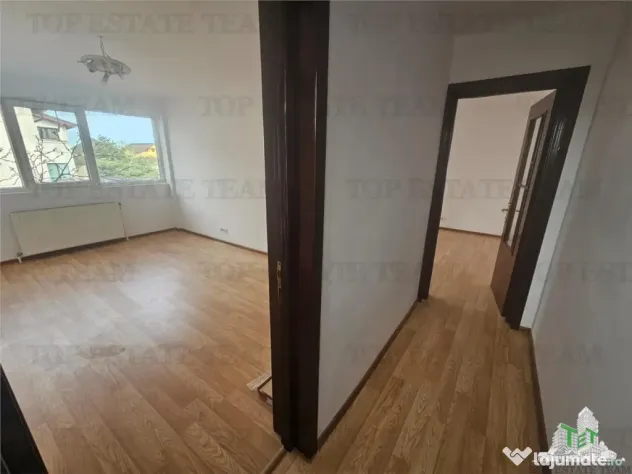 Cladire 9 incaperi (300mp utili) cu hala productie si depozi