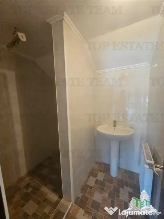 Cladire 9 incaperi (300mp utili) cu hala productie si depozi