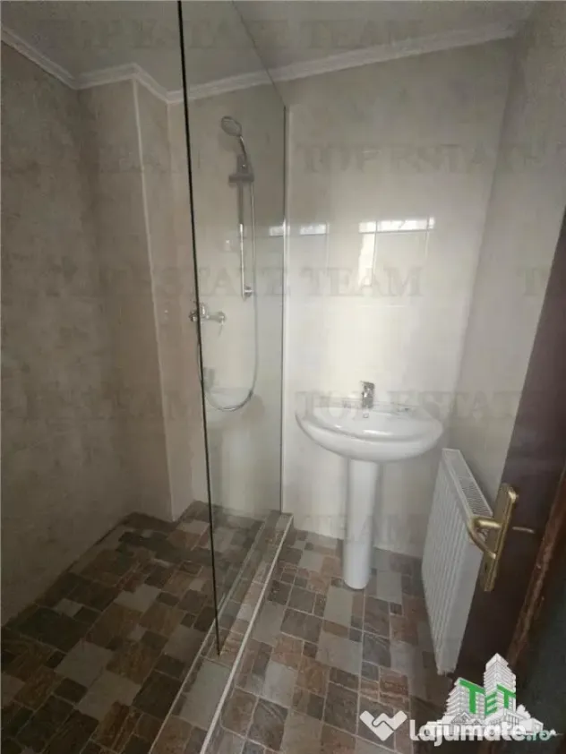 Cladire 9 incaperi (300mp utili) cu hala productie si depozi
