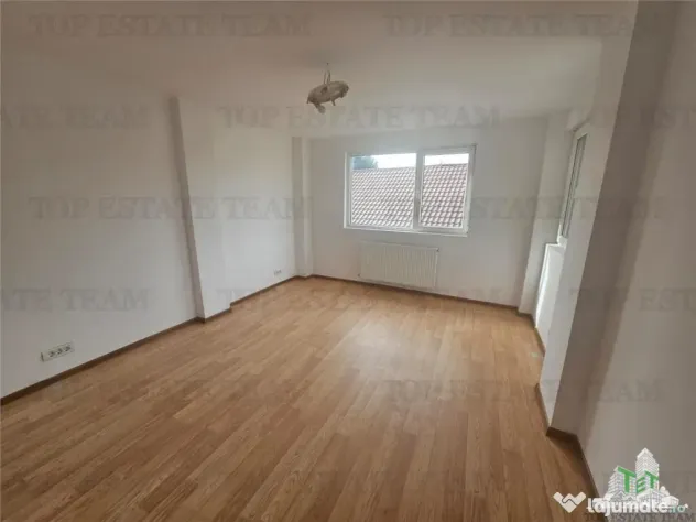 Cladire 9 incaperi (300mp utili) cu hala productie si depozi