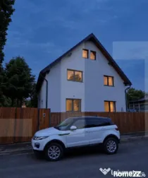 Casă spațioasă, de vanzare, cu 10 camere, 200 mp, zona se