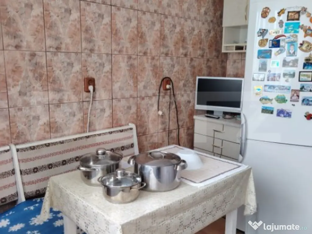 Apartament de vanzare, cu 2 camere, 47 mp, zona Radu Popescu