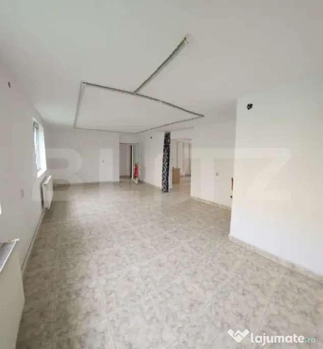 Spatiu comercial de vanzare, 85 mp, zona Decebal