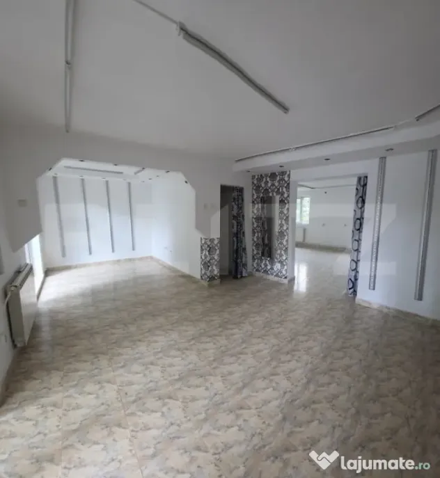 Spatiu comercial de vanzare, 85 mp, zona Decebal