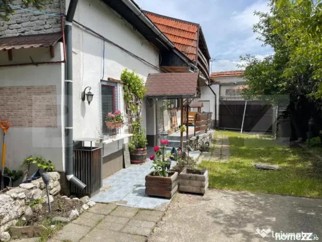 Proprietate cu 2 corpuri de clădire – ideală pentru pens - Zarnesti (Brasov)