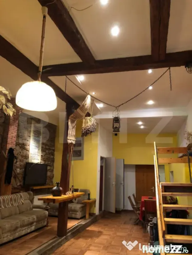 Proprietate cu 2 corpuri de clădire – ideală pentru pens - Zarnesti (Brasov)