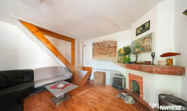 Proprietate cu 2 corpuri de clădire – ideală pentru pens - Zarnesti (Brasov)