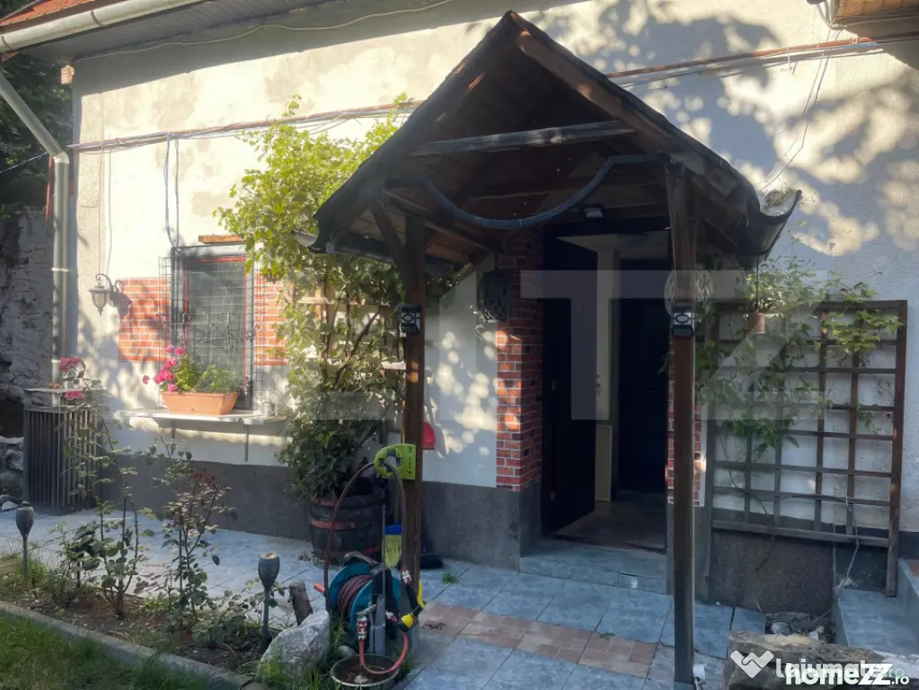 Proprietate cu 2 corpuri de clădire – ideală pentru pens - Zarnesti (Brasov)